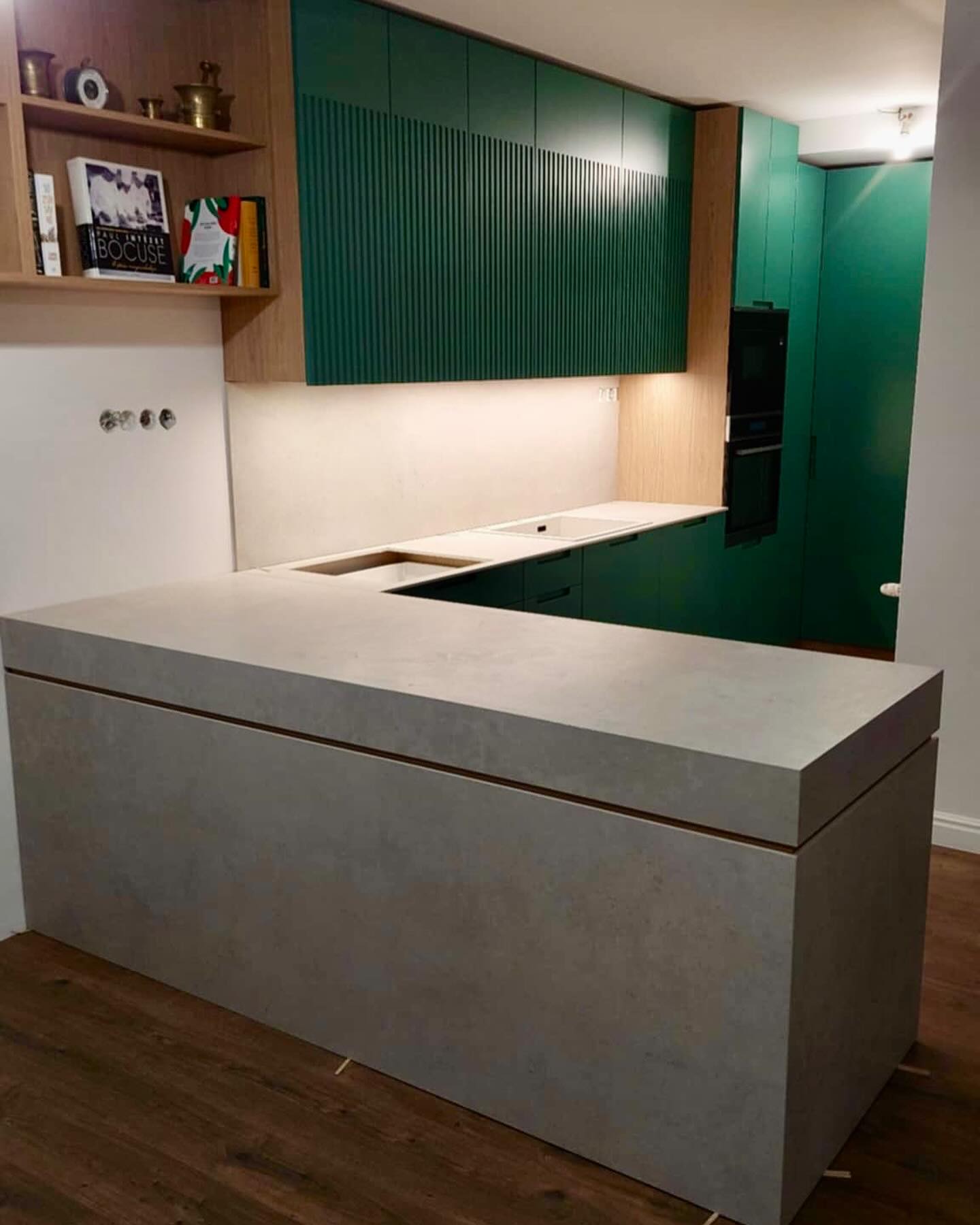 Modern konyhapult egyedi kialakítással